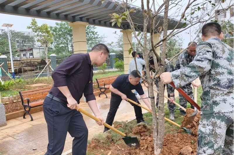 2025年4月24日， 廣西偉鵬招標公司黨支部積極參與雙擁共建活動